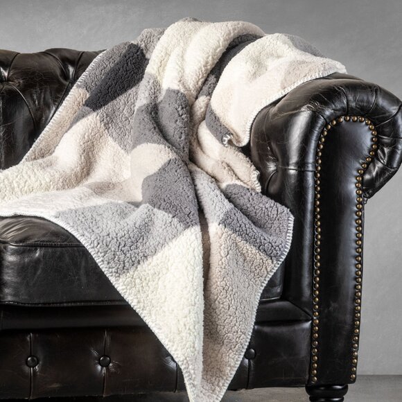 Luxe Home Decor Classic Faux Fur Throw | 1-Piece | Grey plaid combo | 50"x60" - Picture 2 of 13